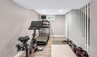 690 W Willow Gln, Addison, IL 60101