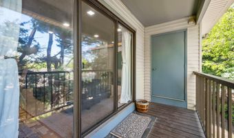 100 Dundee Ct, Aberdeen, NJ 07747