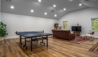 2 Cherry Ln, Bristol, RI 02809