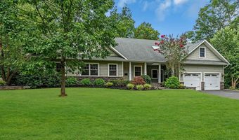 10 Greenwood Pl, Middletown, NJ 07748