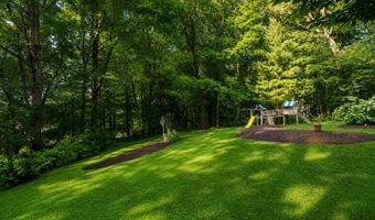 6 Valley Ct, Bethel, CT 06801