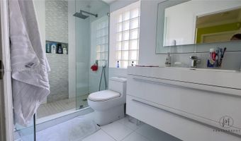 3024 NE 210th St, Aventura, FL 33180