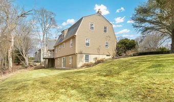 32 Tanglewood Trl, Narragansett, RI 02882