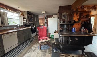 7 Howard Siding Ln, Abbot, ME 04406