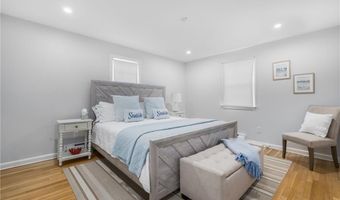 384 Valley Rd, Middletown, RI 02842