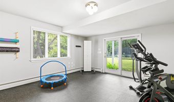 9 Hubbard Rd, Amherst, NH 03031