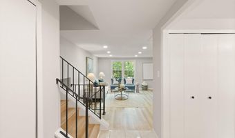 5141 BRADFIELD Dr, Annandale, VA 22003