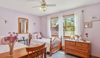 40498 N Sunset Dr, Antioch, IL 60002