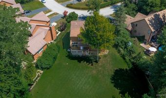 7 Hummingbird Ln, Amherst, NY 14228