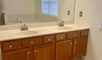 4312 Creek Rd, Allentown, PA 18104