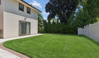 51 Dogwood Rd, Albertson, NY 11507