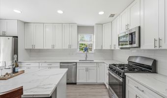 5 ELM Ct, Barnegat, NJ 08005