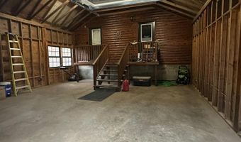 300 Round Up Ln, Bakersfield, MO 65609