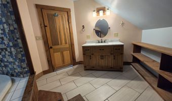 128 Elm St, Cabot, VT 05647