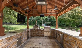 28 CLARK Rdg, Hockessin, DE 19707
