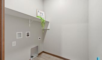 2816 E Hazelnut St, Brandon, SD 57005