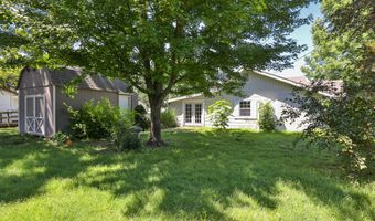 827 S Griffith Ave, Aurora, MO 65605