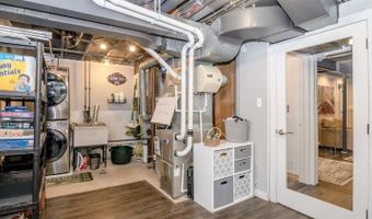 406 Manor Dr, Ann Arbor, MI 48105
