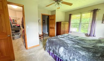 3702 Round House Rd, Aurora, MO 65605