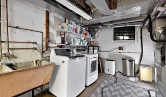 9302 W PARKHILL Dr, Bethesda, MD 20814