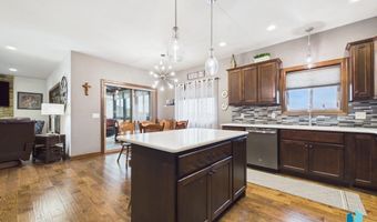 713 N Garnet Cir, Brandon, SD 57005