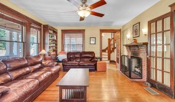 497 Maple Ave, Cheshire, CT 06410
