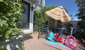 614 Longfellow Dr 614, Branford, CT 06405