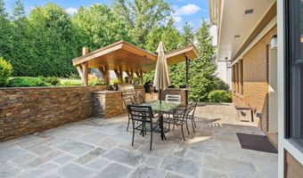 4226 40TH St N, Arlington, VA 22207