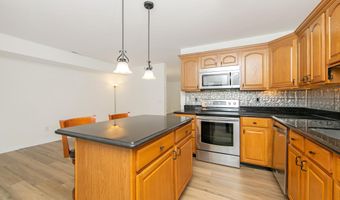 2 VILLAGE Ct, Audubon, NJ 08106