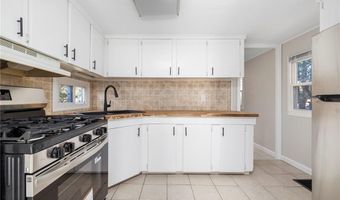 12 Valiant Dr, Coventry, RI 02816