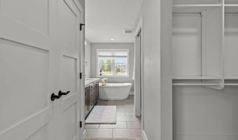5644 N SUMMERLAND Dr, Appleton, WI 54913