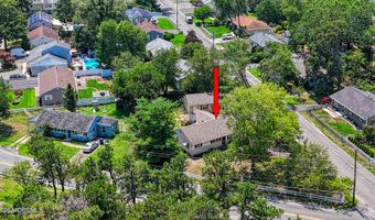 17 Railroad Ave, Beachwood, NJ 08722