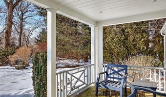22 Lantern Ln, Barrington, RI 02806
