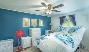 66 8th St, Apalachicola, FL 32320