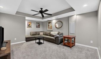 800 Whispering Village Cir, Ballwin, MO 63021