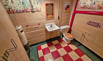 320 S 9TH St, Akron, PA 17501