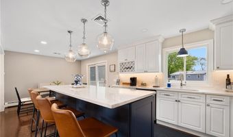 7 Robins Way, North Providence, RI 02904