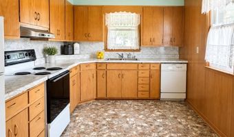 820 S 1st St, Albion, NE 68620