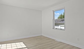 7025 Greenholly Dr, Affton, MO 63123