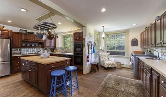 28 Newport St, Jamestown, RI 02835