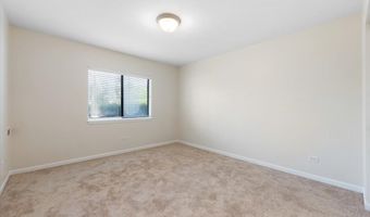 2221 W Nichols Rd A, Arlington Heights, IL 60004