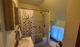 98 Bayview St, Belfast, ME 04915