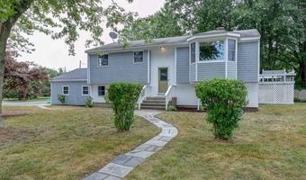 28 Reardon Dr, Middletown, RI 02842