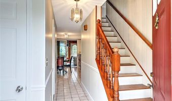 130 Hope Hill Ter, Cranston, RI 02921