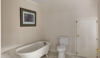 210 N Washington St, Abbeville, LA 70510