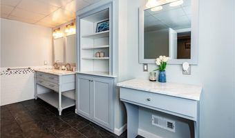 201 Rodman Ln, North Kingstown, RI 02852