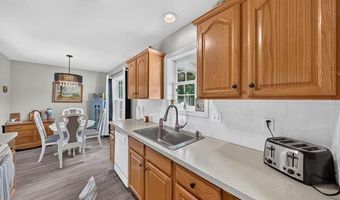 7774 E Ridge Dr, Almont, MI 48003