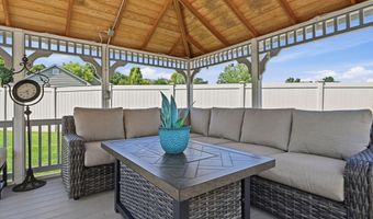 112 Farmington Cir, Agawam, MA 01030