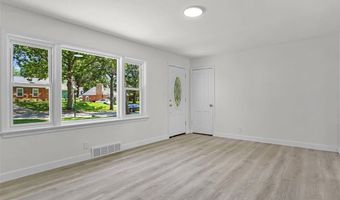 7025 Greenholly Dr, Affton, MO 63123