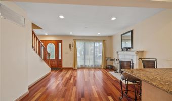 65 Netherwood Dr, Albertson, NY 11507